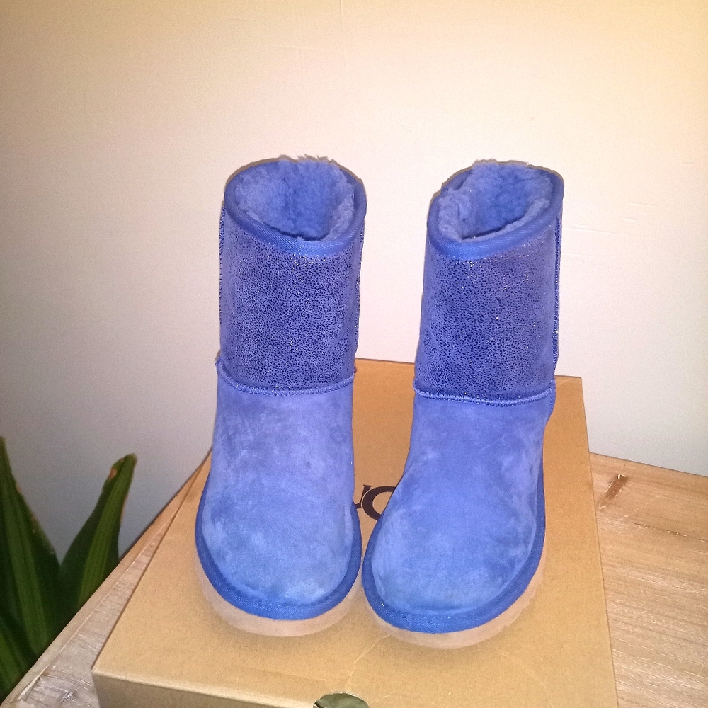 UGG CLASSIC SHORT SEREIN BLUE